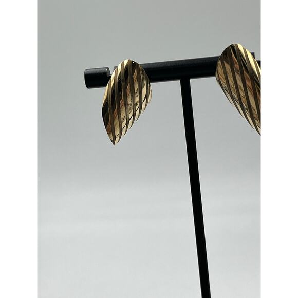 Vintage 14K Signed Yellow Gold Leaf Ribbed Curved Textured Organic Earrings - Picture 8 of 15